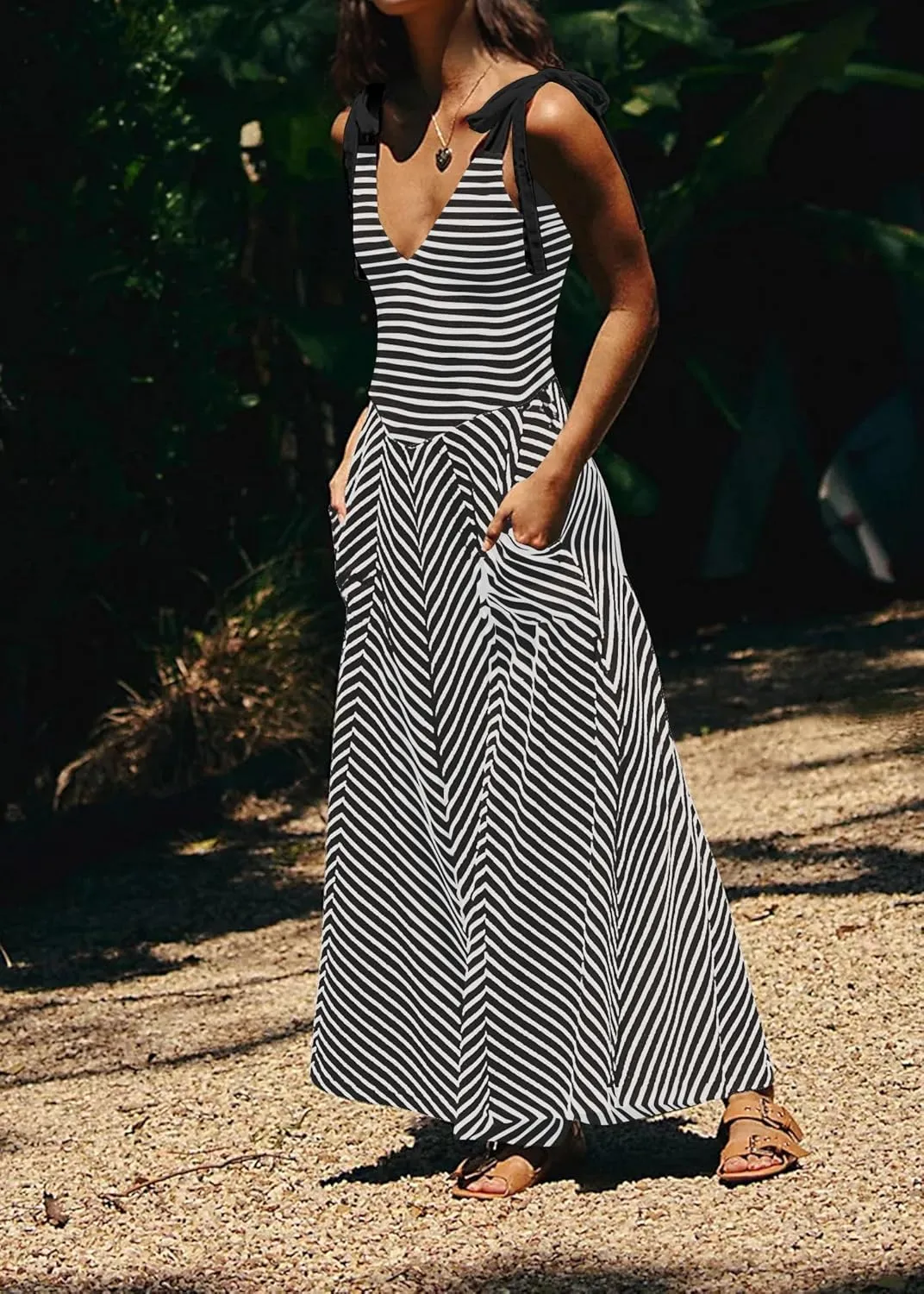 Casual Summer Maxi Dresses Striped Smocked V Neck Sleeveless Sundress Tie Strap Flowy Beach Long Dress with Pockets