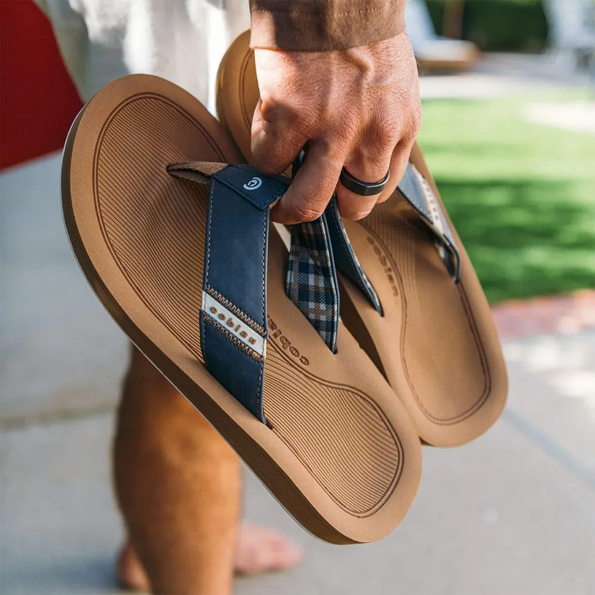 Cobian Men's Sandal ARV 2 Trek Flip Flops
