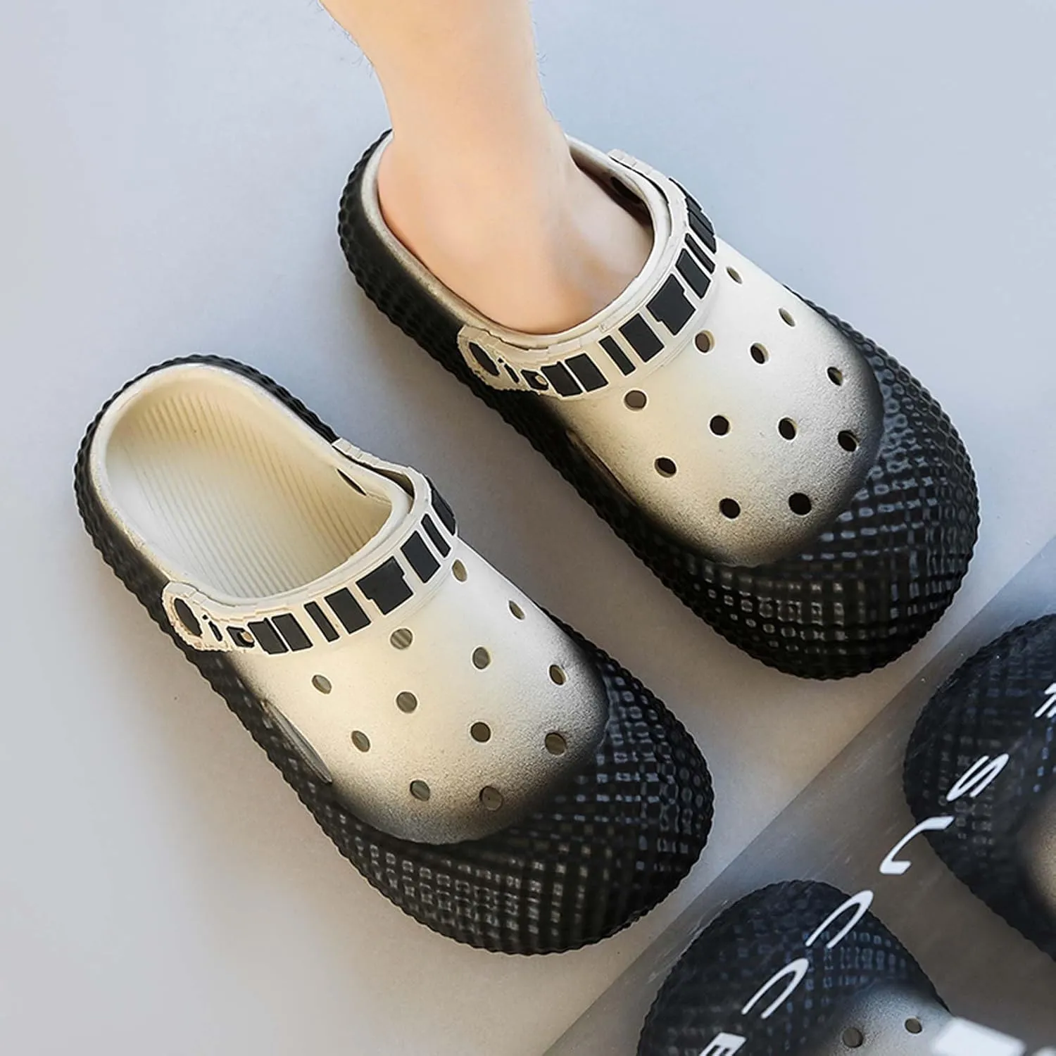 Men's and Women's Fashionable Sandals for Summer Breathable Non Slip Walking Leisure Wooden Clogs Garden Shoes Lightweight Quick Drying Beach Sandals Water Sports Shoes