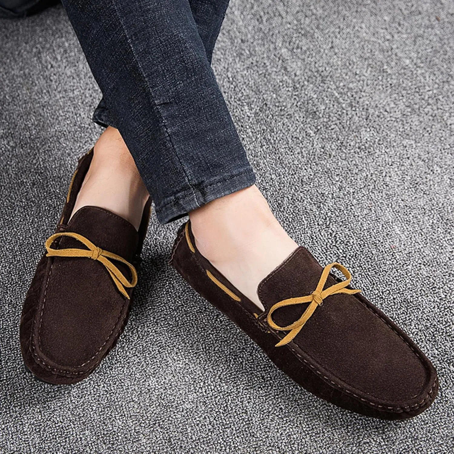 Men's Suede Handmade Moccasin Loafers Retro Round Toe Bow Slip On Comfortable Driving Shoes Fashionable Solid Color Non-Slip Walking Shoes