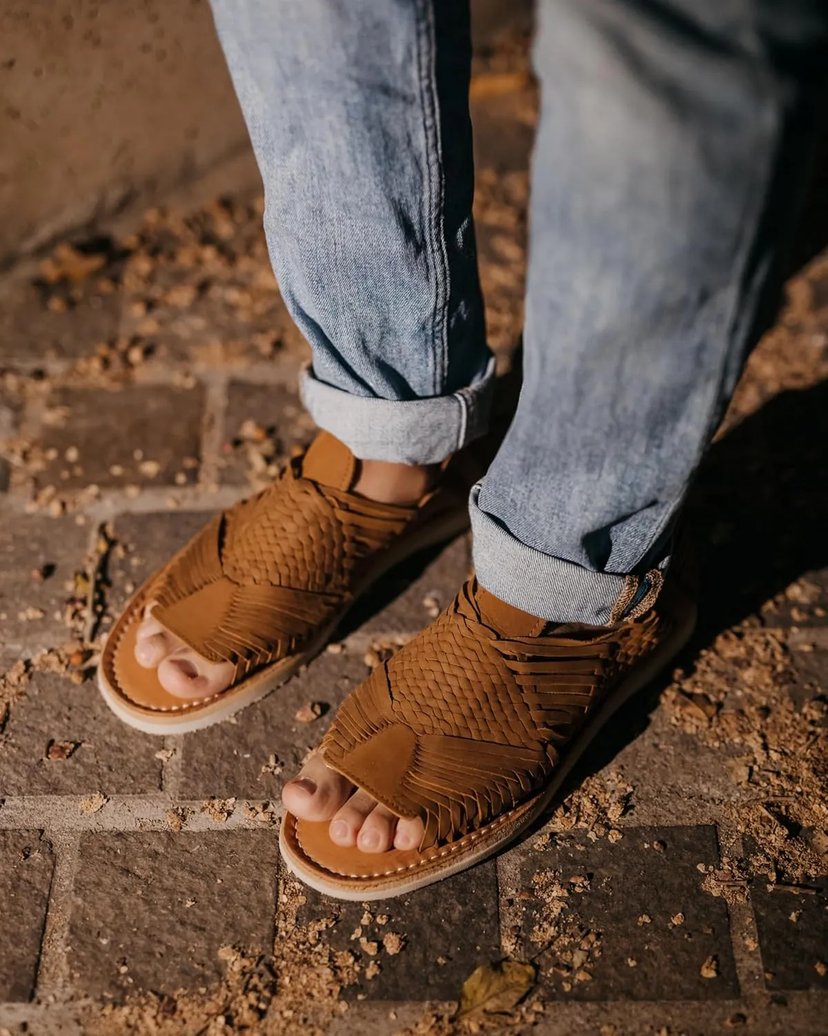 Mexico en la Piel Handmade Pachuco Leather Huaraches for Men - Open-Toe Flats with Crepe Sole, Slip-On Design, Comfortable and Stylish, Sizes 7us - 13us