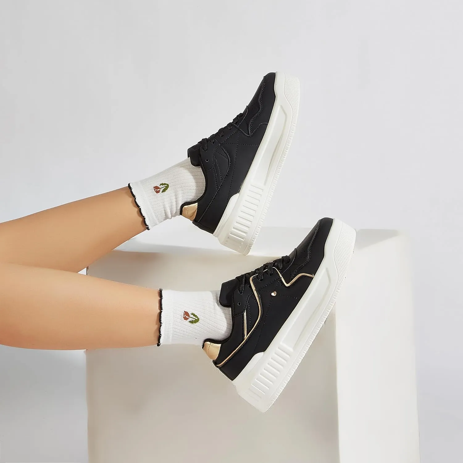 Niluber Women's Platform Sneakers Leather Low Top Tennis Shoes Lace Up Casual Walking Shoes
