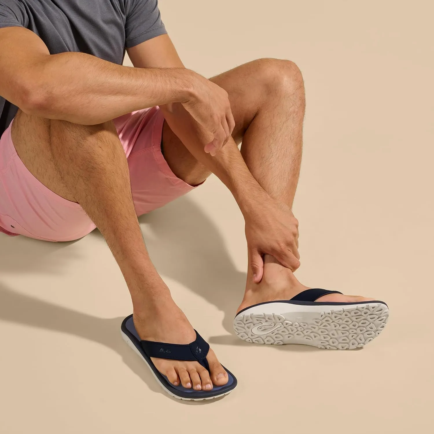 OLUKAI Ohana Men's Beach Sandals, Water Resistant Flip Flops, Arch Support & Comfort Fit, Lightweight & Durable, Enhanced Grip & Traction