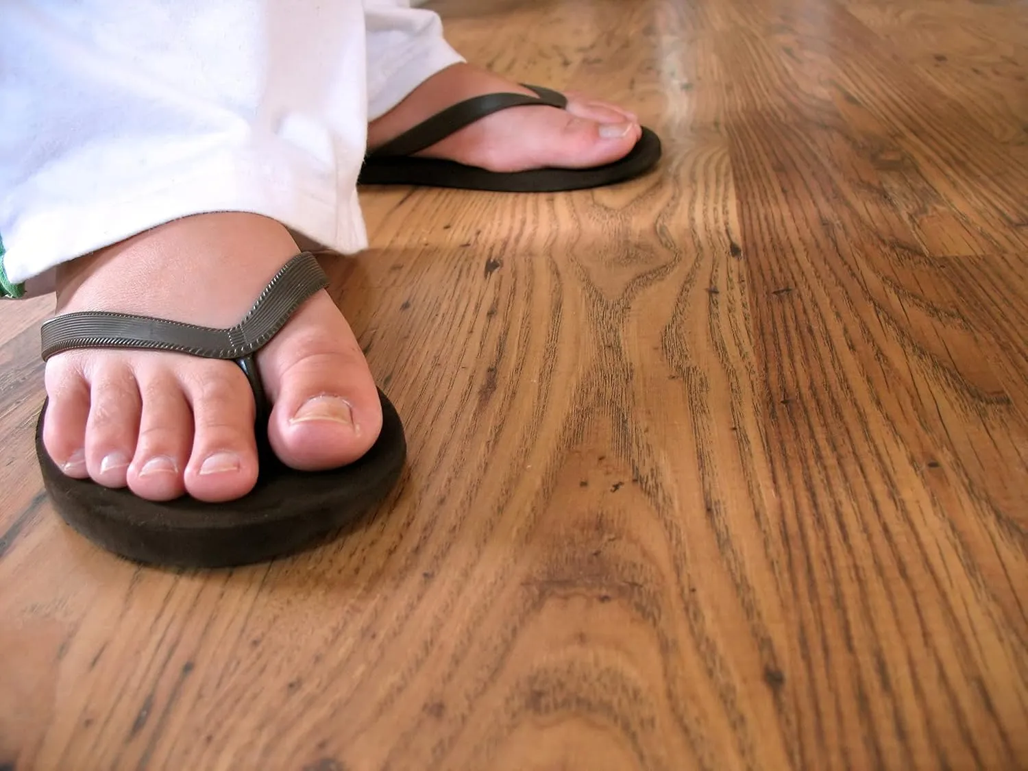 Trail maker 50 Pairs Bulk Wedding Flip Flops for Men Waterproof Wholesale Flip Flops for Men in Bulk for Wedding Guests, Bnb Guests, Hotels, and Charity Donation