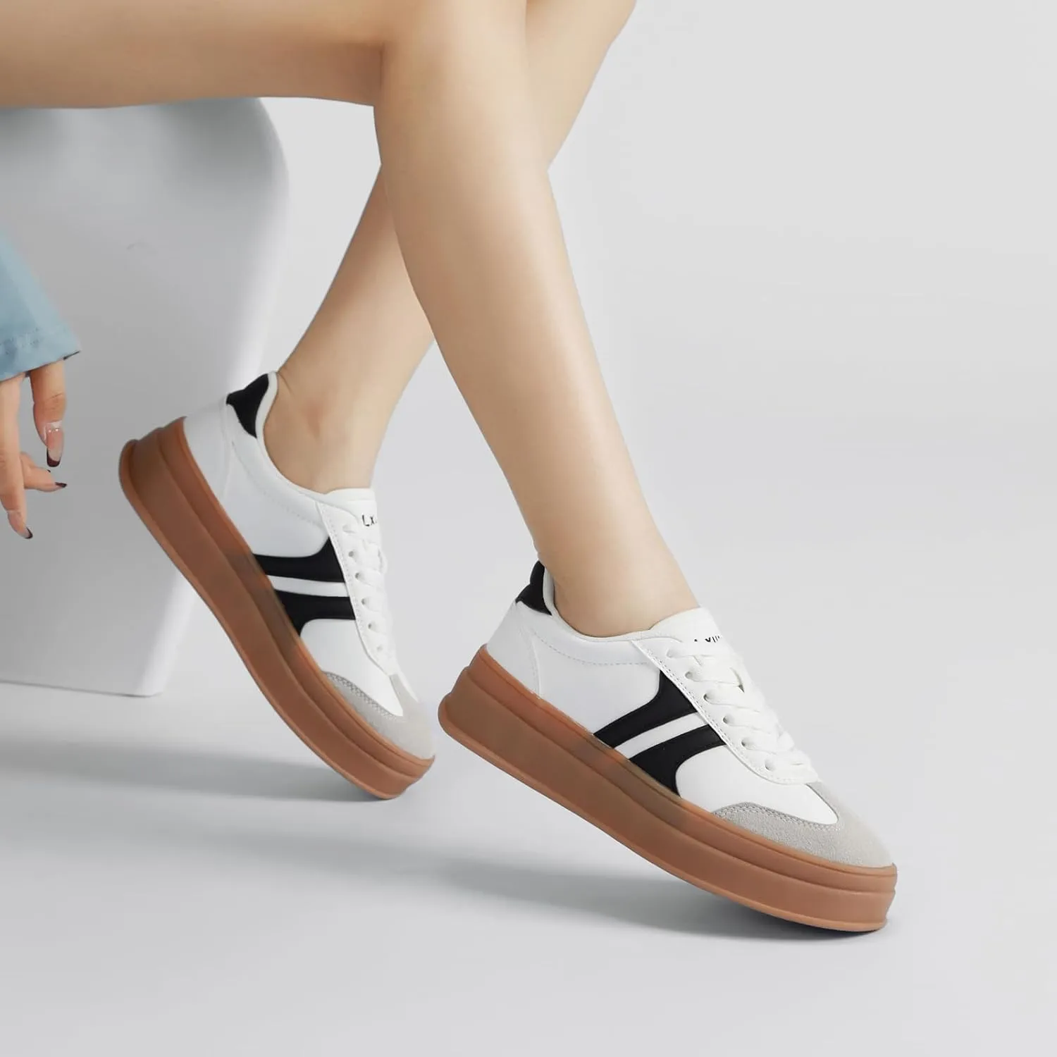 Women's Thick Sole Retro Fashion Sneakers Classic Walking Shoes Thick Rubber Lace-Up Footwear Anti Slip Trainers
