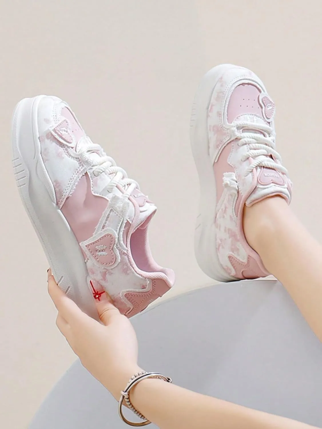 Y2K Platform Sneakers Heart Shape Pattern Trendy Mesh Thick Sole Height Increasing Student Casual Everyday Streetwear Lightweight Platform Ladies White Shoes Comfortable