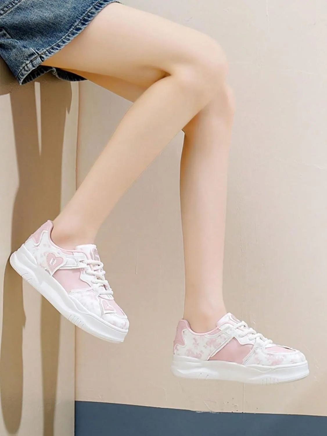 Y2K Platform Sneakers Heart Shape Pattern Trendy Mesh Thick Sole Height Increasing Student Casual Everyday Streetwear Lightweight Platform Ladies White Shoes Comfortable